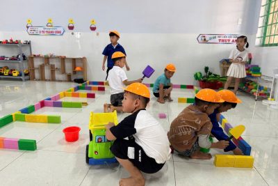Đề tài: Tổ chức hoạt động góc tại lớp lá 2. Ngày 11/4/2025. Giáo viên thực hiện: Phạm Thị Thu Trang
